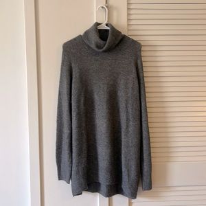 Gray knit / sweater
